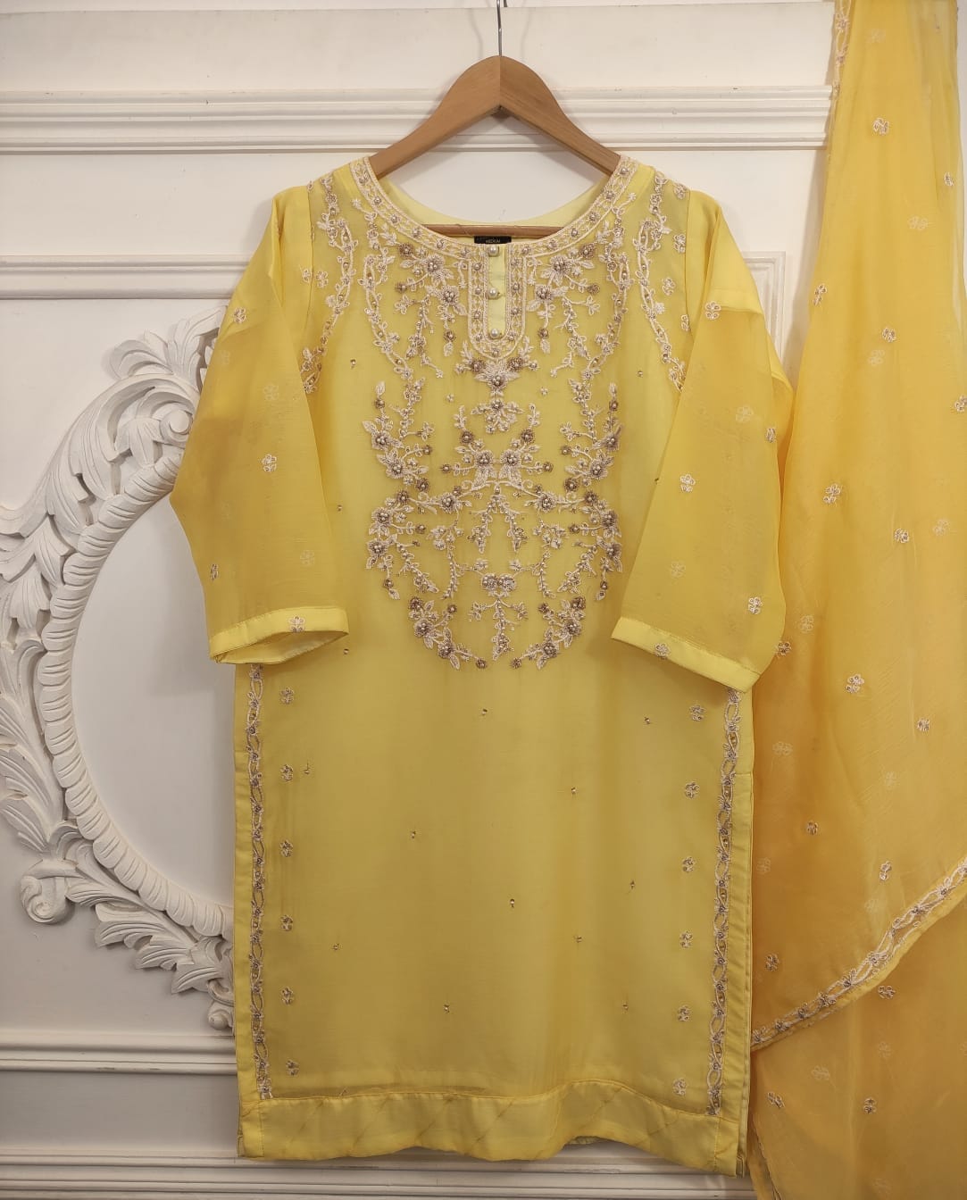 L** Embroidered **BRAND NEW** Agha Noor Yellow Two Piece **Size S